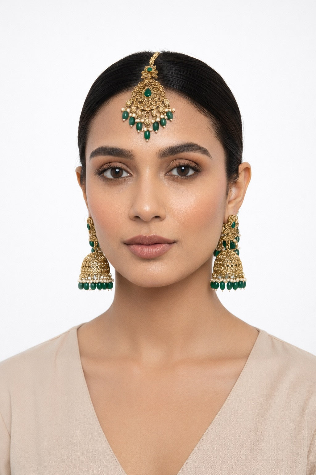 Noor Jhumka, Saharay & Maang Tikka Set